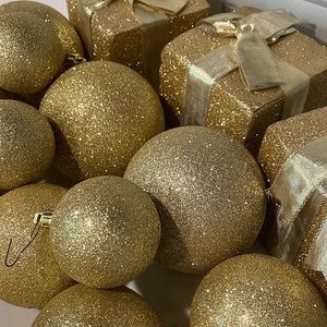 Gold ornaments set of 9 large, 3 medium, 15 small with 3 matching faux 🎁 boxes